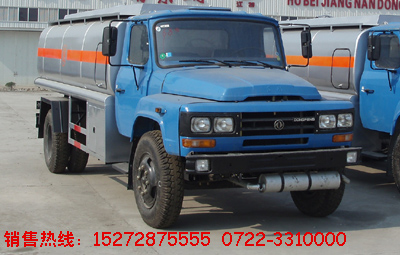 東風(fēng)尖頭140運(yùn)油車(chē)